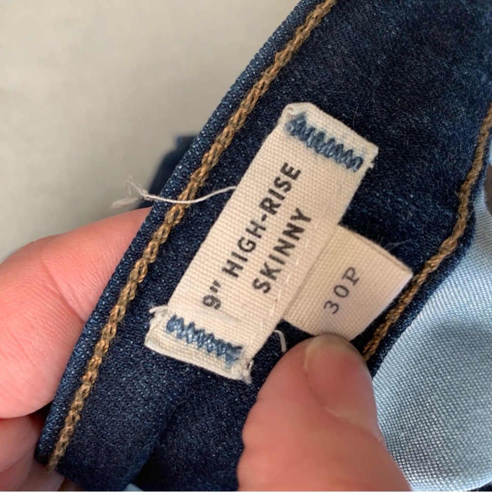 Madewell EUC 9" Mid-Rise Skinny Jeans in Hayes Wash: Button-Front Edition 30P - Picture 13 of 15